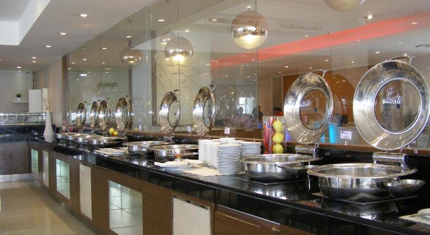 Iyarin@Tuk Chang Ratchayothin Hotel Bangkok Kültér fotó